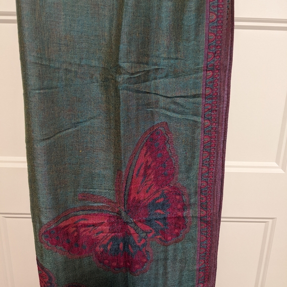 Scarf - Picture 2 of 5